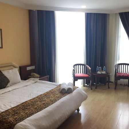 Regal Court Hotel Kuching Buitenkant foto