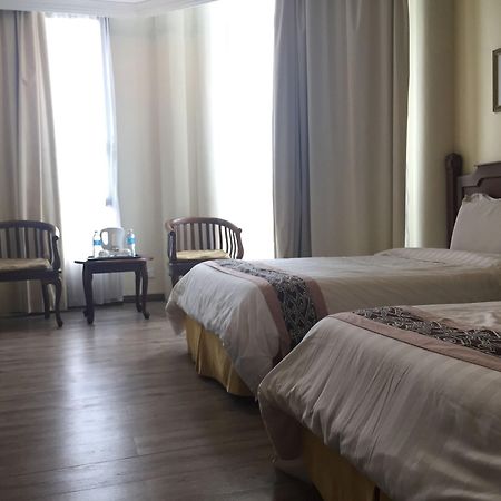 Regal Court Hotel Kuching Buitenkant foto