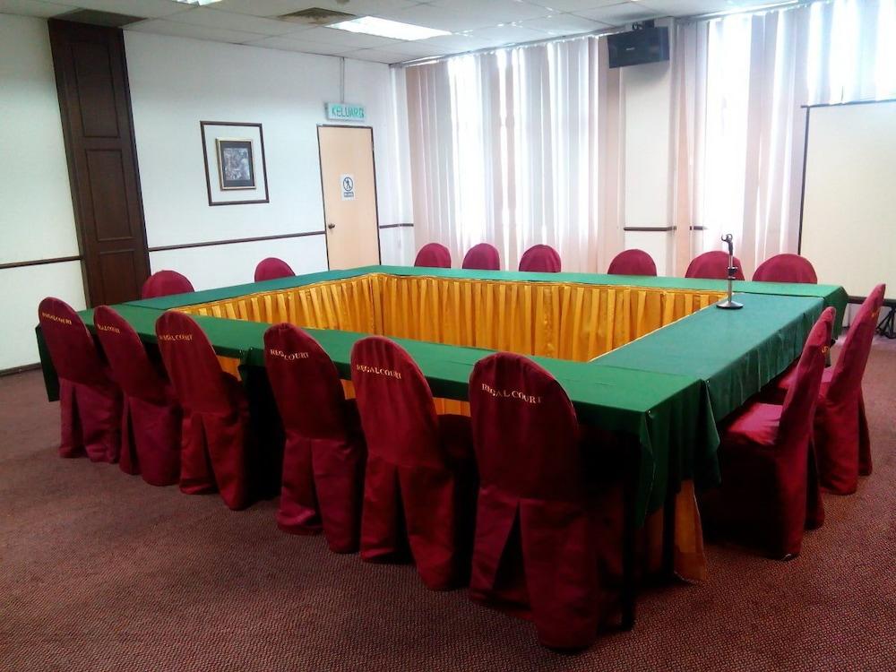 Regal Court Hotel Kuching Buitenkant foto