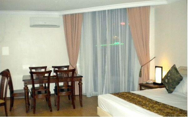 Regal Court Hotel Kuching Kamer foto