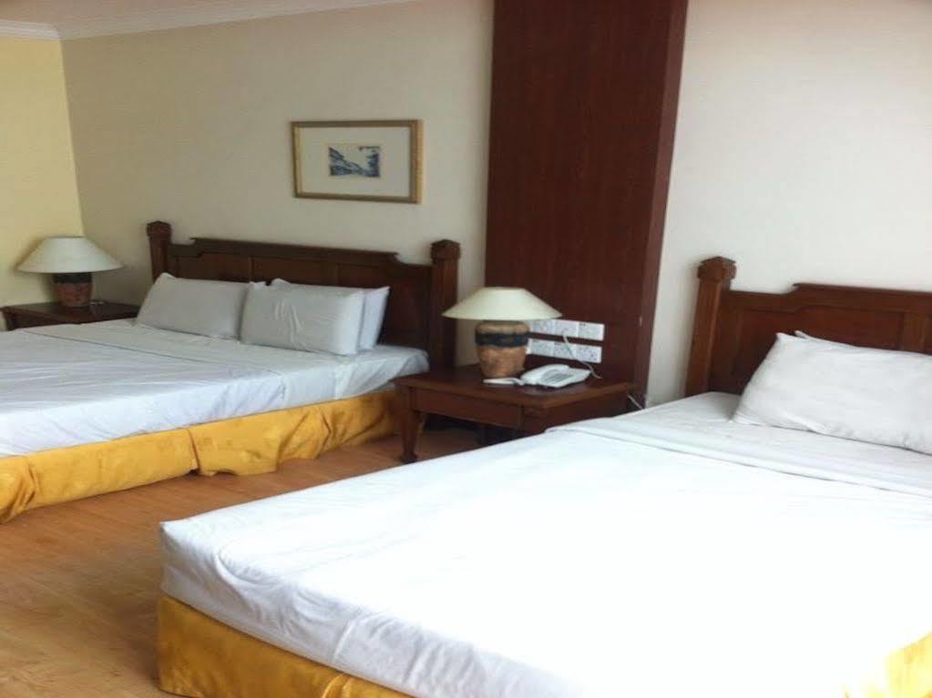 Regal Court Hotel Kuching Buitenkant foto