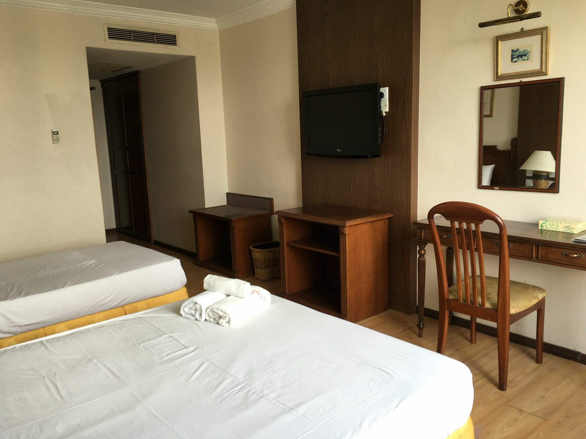 Regal Court Hotel Kuching Buitenkant foto